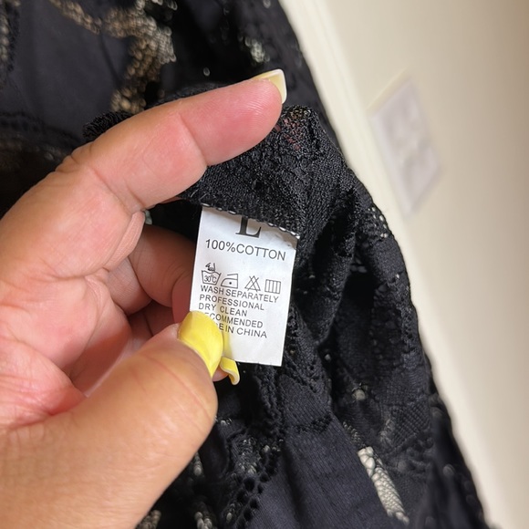 Guyueqiqin Cute Lace Ruffle Turkoise Neck Black Long Sleeve Blouse Size Large - Picture 5 of 7